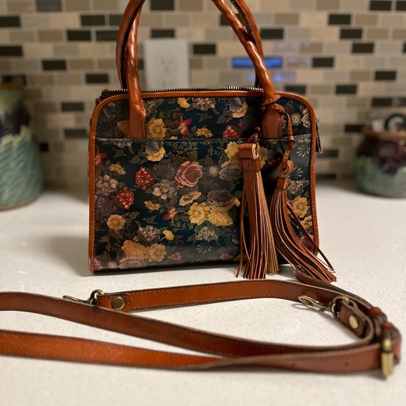 Patricia Nash Handbags - Patricia Nash purse floral